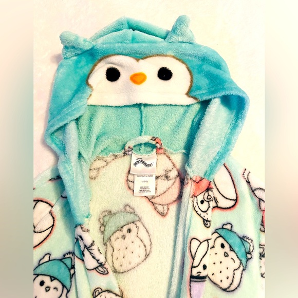 Squishmallows Bathrobe - Picture 3 of 3